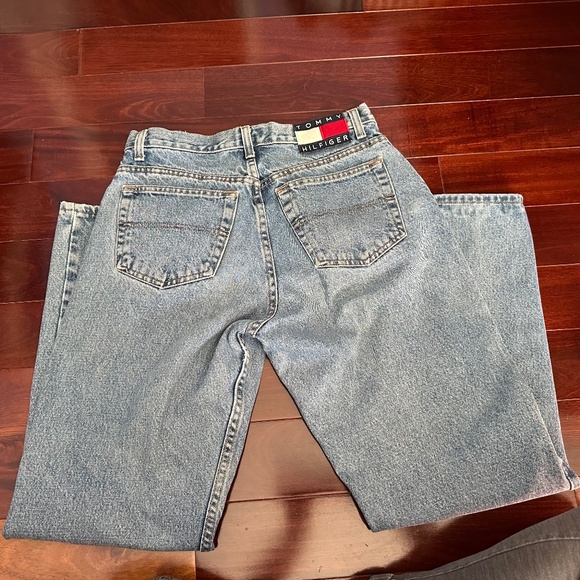 Tommy Hilfiger Women's Hi Rise Straight Leg Vintage Jeans. - Picture 5 of 15